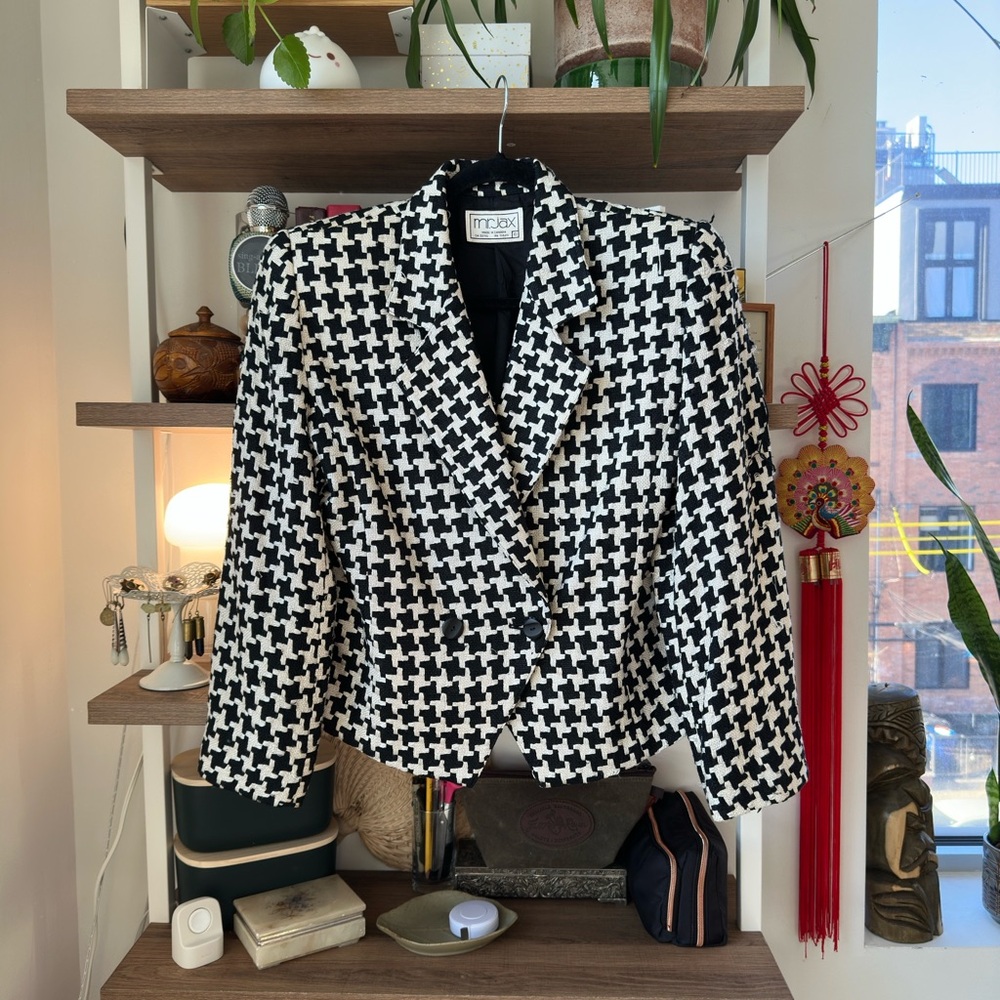 vintage • 100% silk houndstooth cropped tailored blazer with shoulder pads